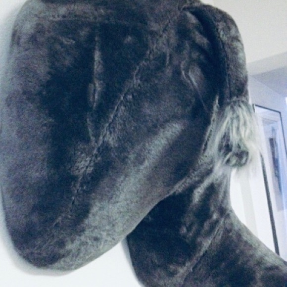 “Humane Trophies” Stuffed Elephant Butt Wall Trophy! 🏆 - Picture 3 of 3